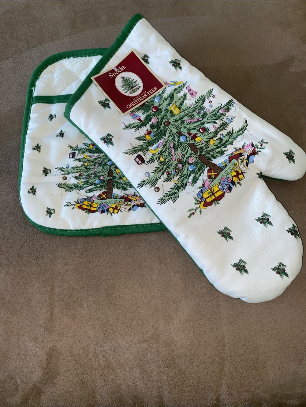 Spode White Oven Mitt & Pot Holder Set with Green Trim and Multicolor Tree